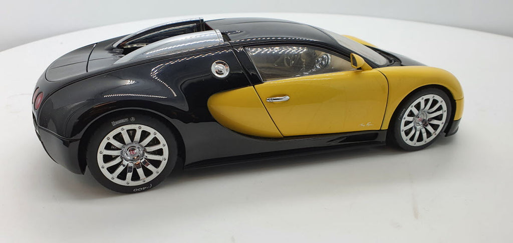 Bugatti EB 16.4 Veyron Showcar Zwart/Geel - AutoArt 1:18