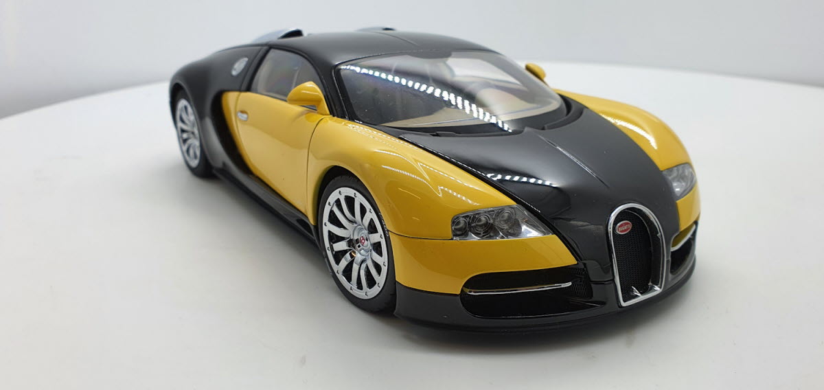 Bugatti EB 16.4 Veyron Showcar Zwart/Geel - AutoArt 1:18