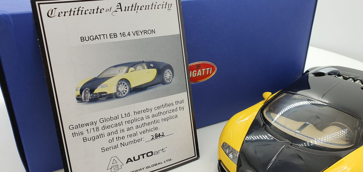 Bugatti EB 16.4 Veyron Showcar Zwart/Geel - AutoArt 1:18