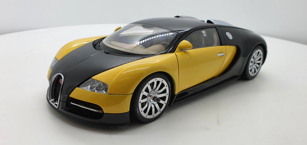 Bugatti EB 16.4 Veyron Showcar Zwart/Geel - AutoArt 1:18