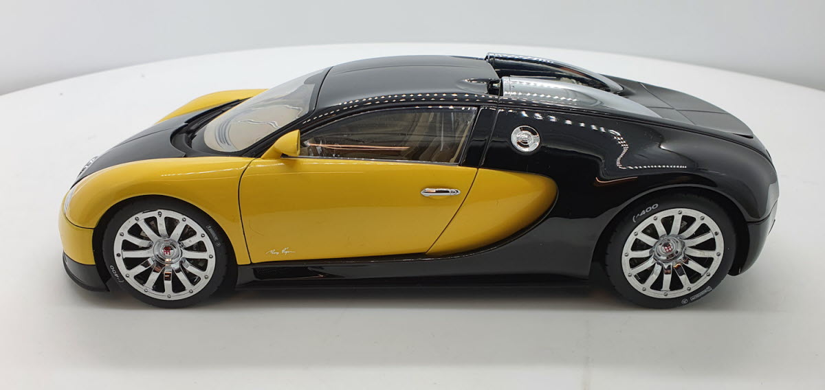Bugatti EB 16.4 Veyron Showcar Zwart/Geel - AutoArt 1:18