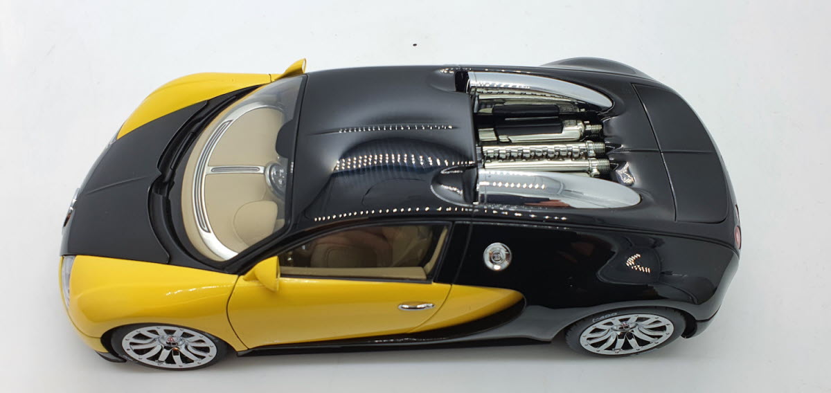Bugatti EB 16.4 Veyron Showcar Zwart/Geel - AutoArt 1:18