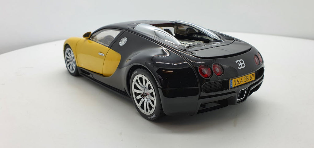 Bugatti EB 16.4 Veyron Showcar Zwart/Geel - AutoArt 1:18