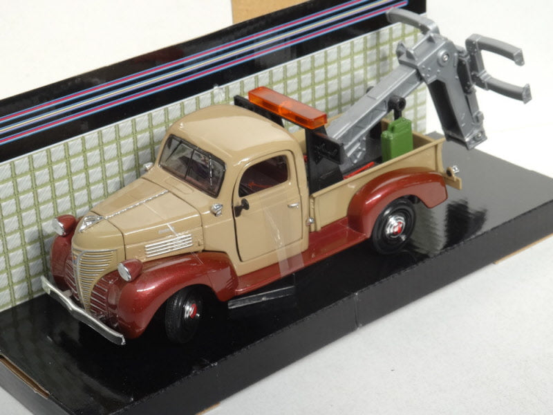 MotorMax Plymouth Pickup Takelwagen Beige/Bruin 1949 - Schaal 1:24