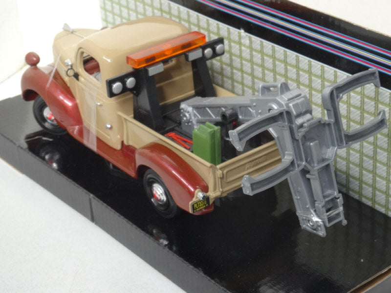 MotorMax Plymouth Pickup Takelwagen Beige/Bruin 1949 - Schaal 1:24
