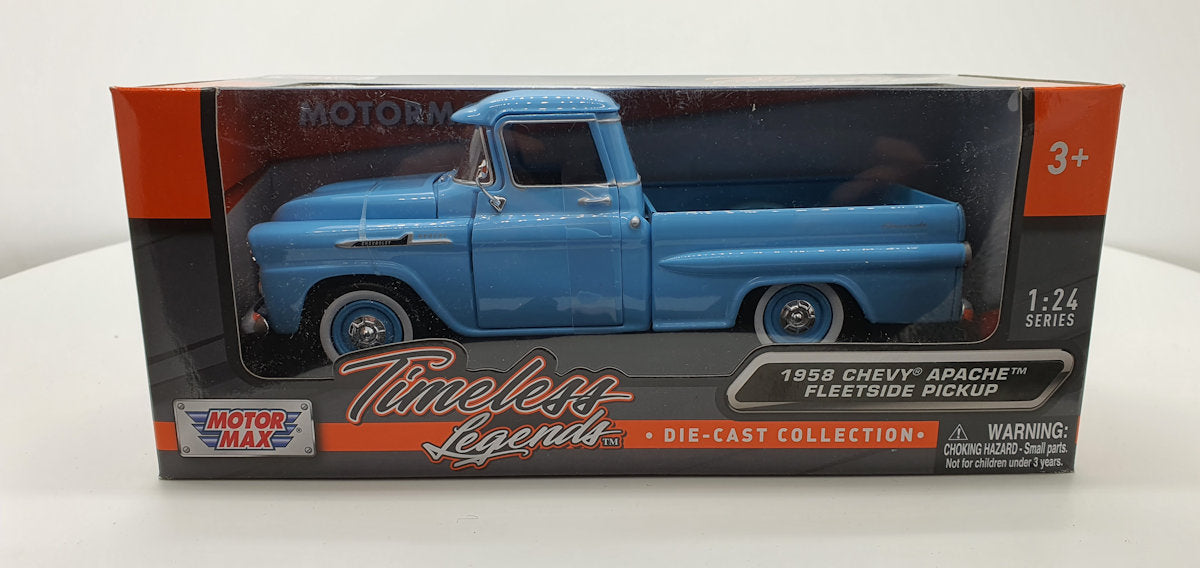 MotorMax Chevrolet Apache Fleetside Pick-up 1958 – lichtblauw – 1:24