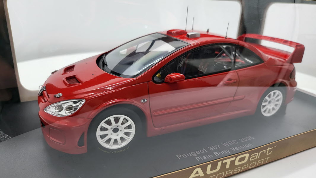 AutoArt: Peugeot 307 WRC Plain Body Version Rood (2005) - Schaal 1:18