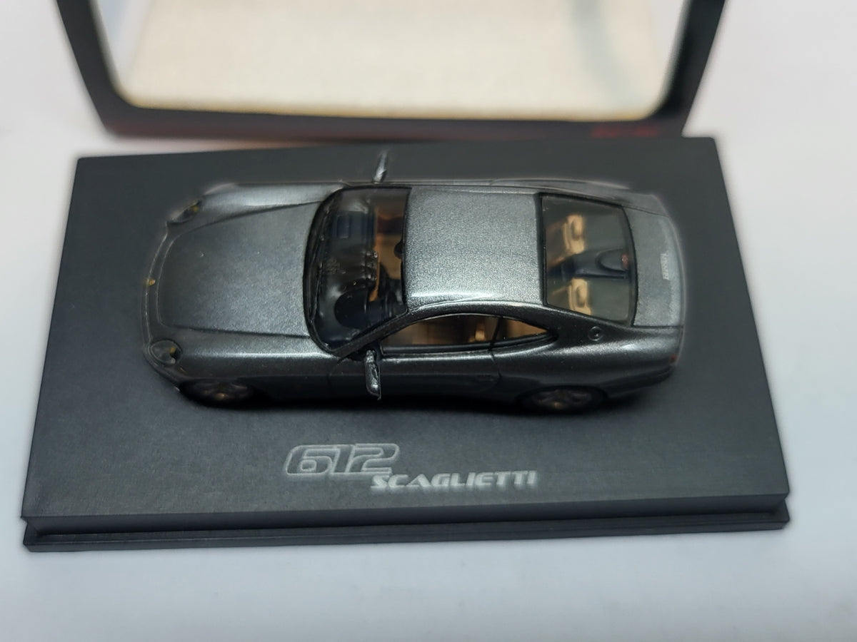 Ferrari 612 Scaglietti Grijs - Red Line Spark 1:87