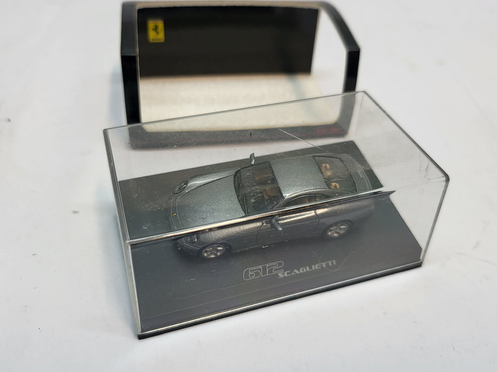 Ferrari 612 Scaglietti Grijs - Red Line Spark 1:87