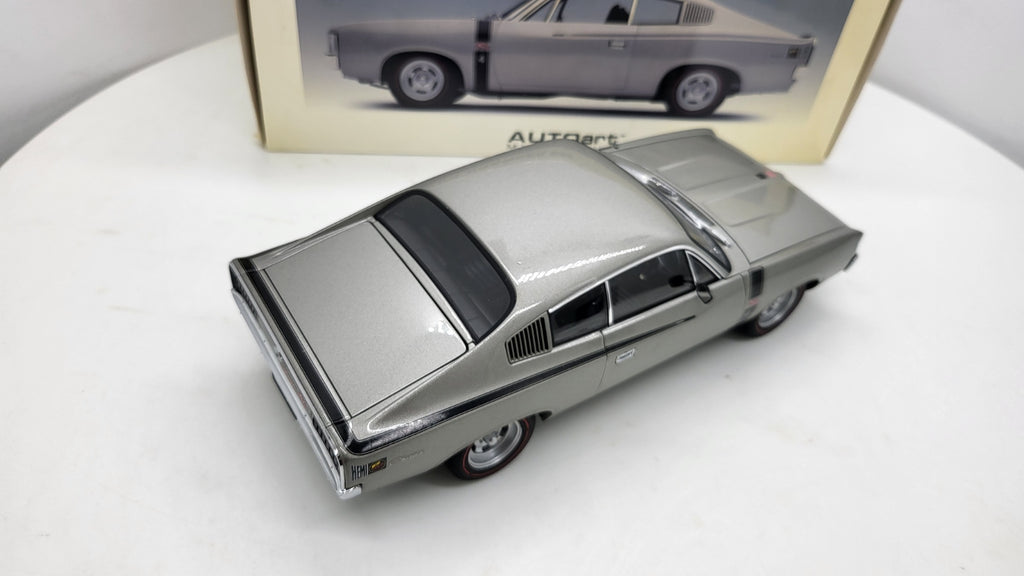 AutoArt Chrysler Charger E49 R/T Hemi 1972 Grijs Metallic - Schaal 1:18