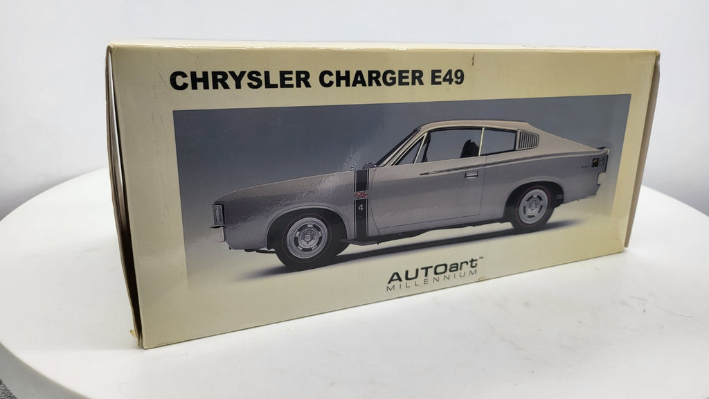AutoArt Chrysler Charger E49 R/T Hemi 1972 Grijs Metallic - Schaal 1:18