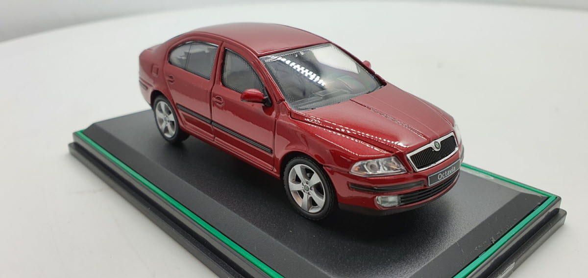 Abrex Skoda Octavia Rood Metallic 2004 - Schaal 1:43