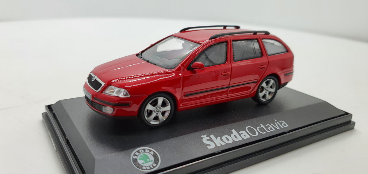 Abrex Skoda Octavia Combi Rood 2004 - Schaal 1:43