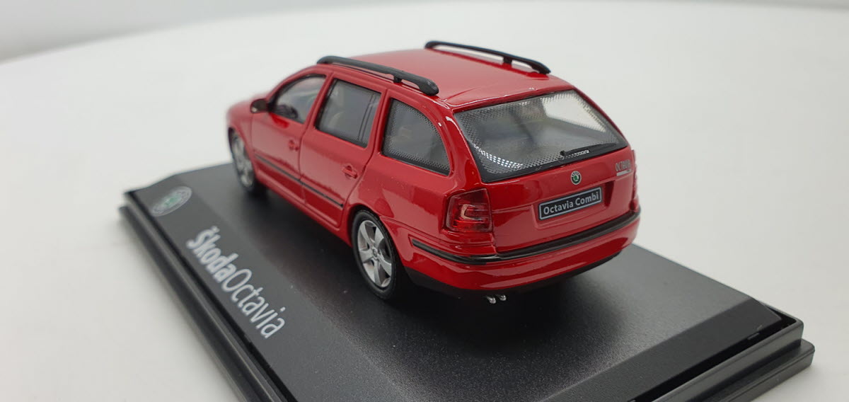 Abrex Skoda Octavia Combi Rood 2004 - Schaal 1:43
