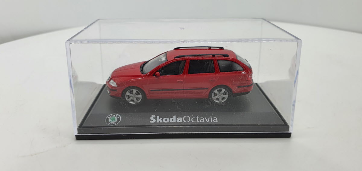 Abrex Skoda Octavia Combi Rood 2004 - Schaal 1:43