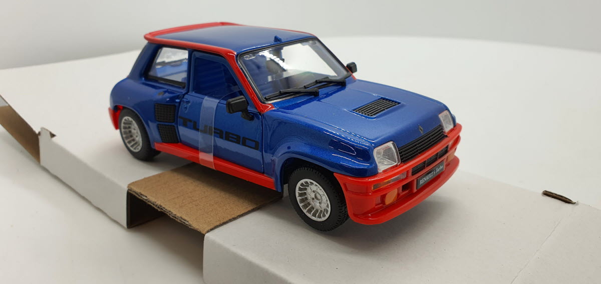 Bburago Renault 5 Turbo Blauw/Rood 1980 - Schaal 1:24
