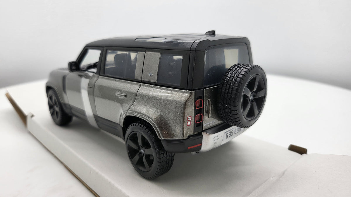 Bburago Land Rover Defender 110 Groen 2022 - Schaal 1:24
