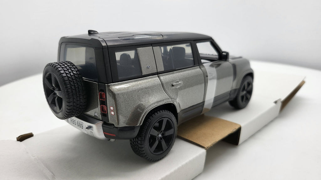 Bburago Land Rover Defender 110 Groen 2022 - Schaal 1:24