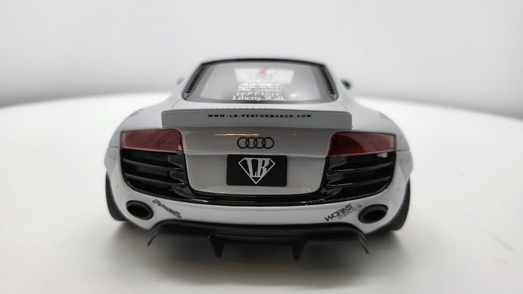 Audi R8 LBWK Licht Grijs GT Spirit 1:18