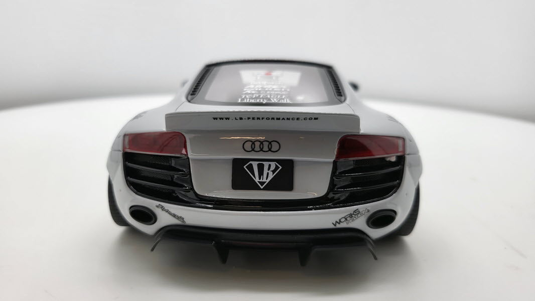 Audi R8 LBWK Licht Grijs GT Spirit 1:18