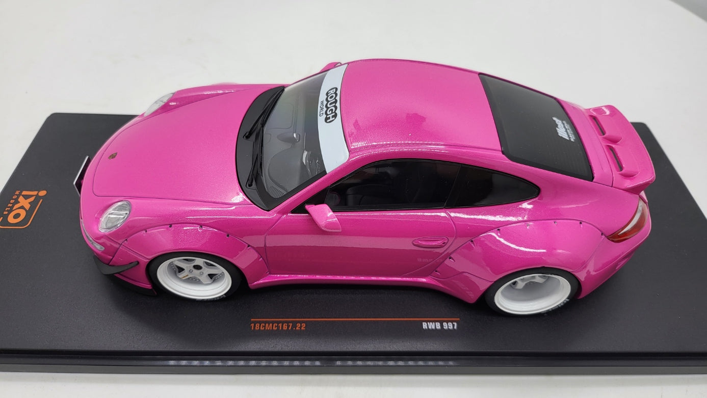 IXO: Porsche 997 RWB Roze - Schaal 1:18