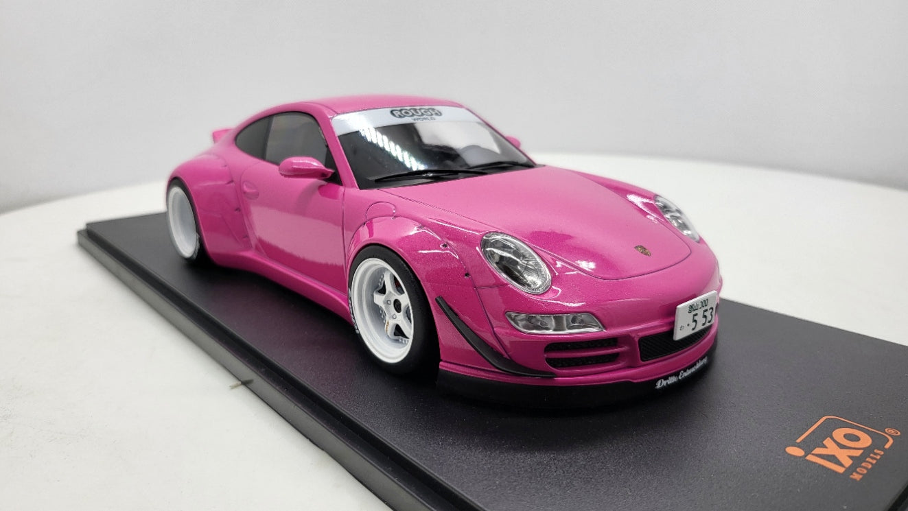 IXO: Porsche 997 RWB Roze - Schaal 1:18