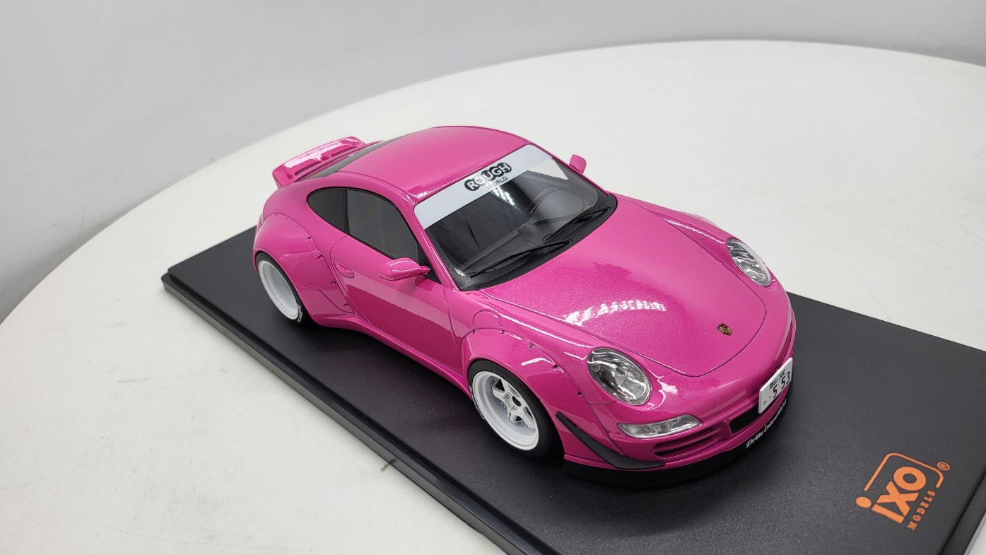 IXO: Porsche 997 RWB Roze - Schaal 1:18