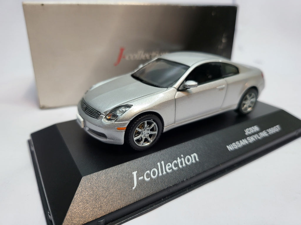 J-Collection Nissan Skyline 350 GT Zilver Metallic - Schaal 1:43