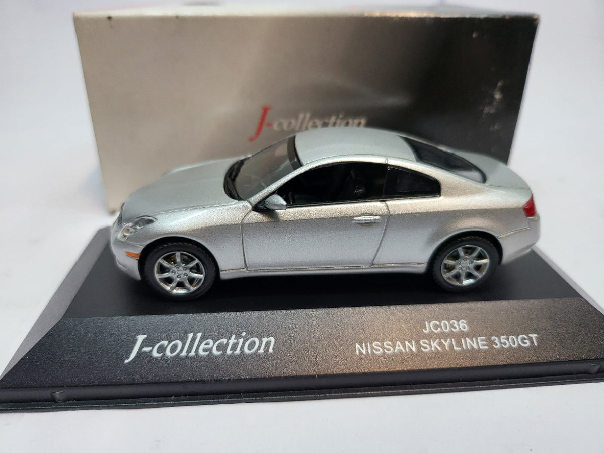 J-Collection Nissan Skyline 350 GT Zilver Metallic - Schaal 1:43