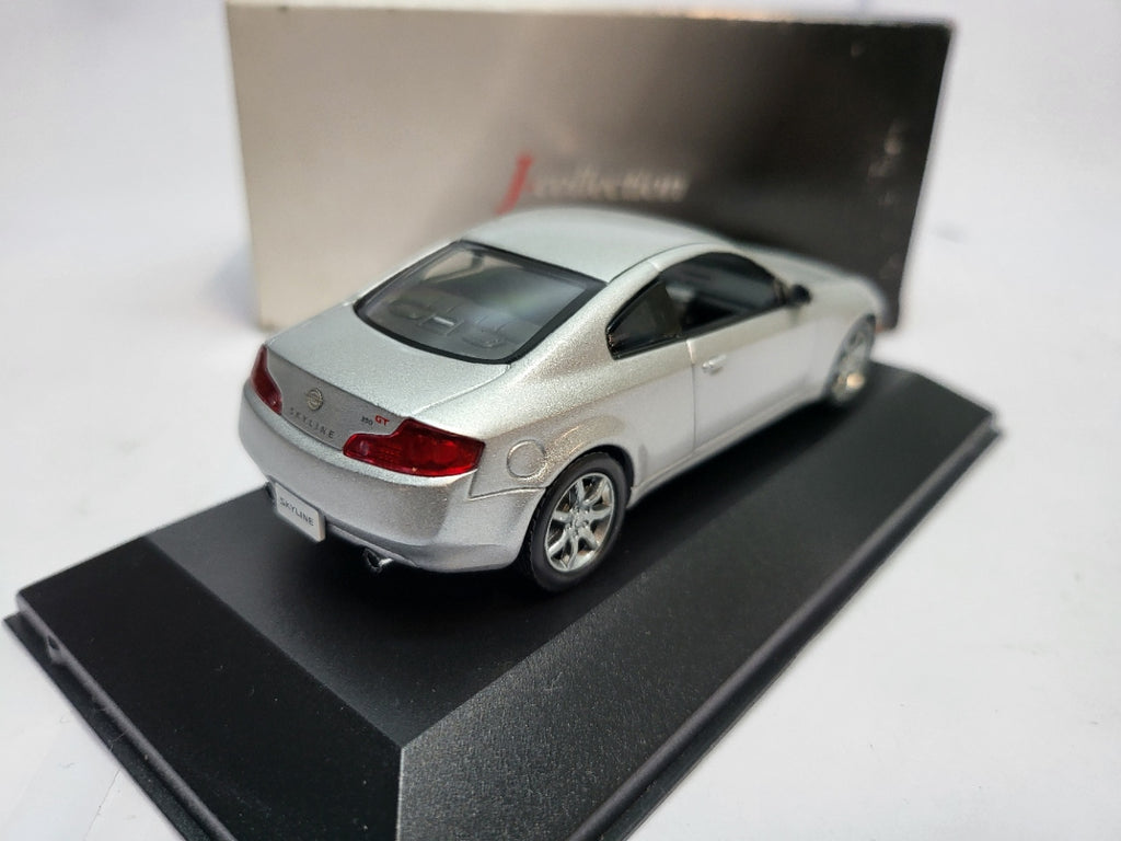 J-Collection Nissan Skyline 350 GT Zilver Metallic - Schaal 1:43