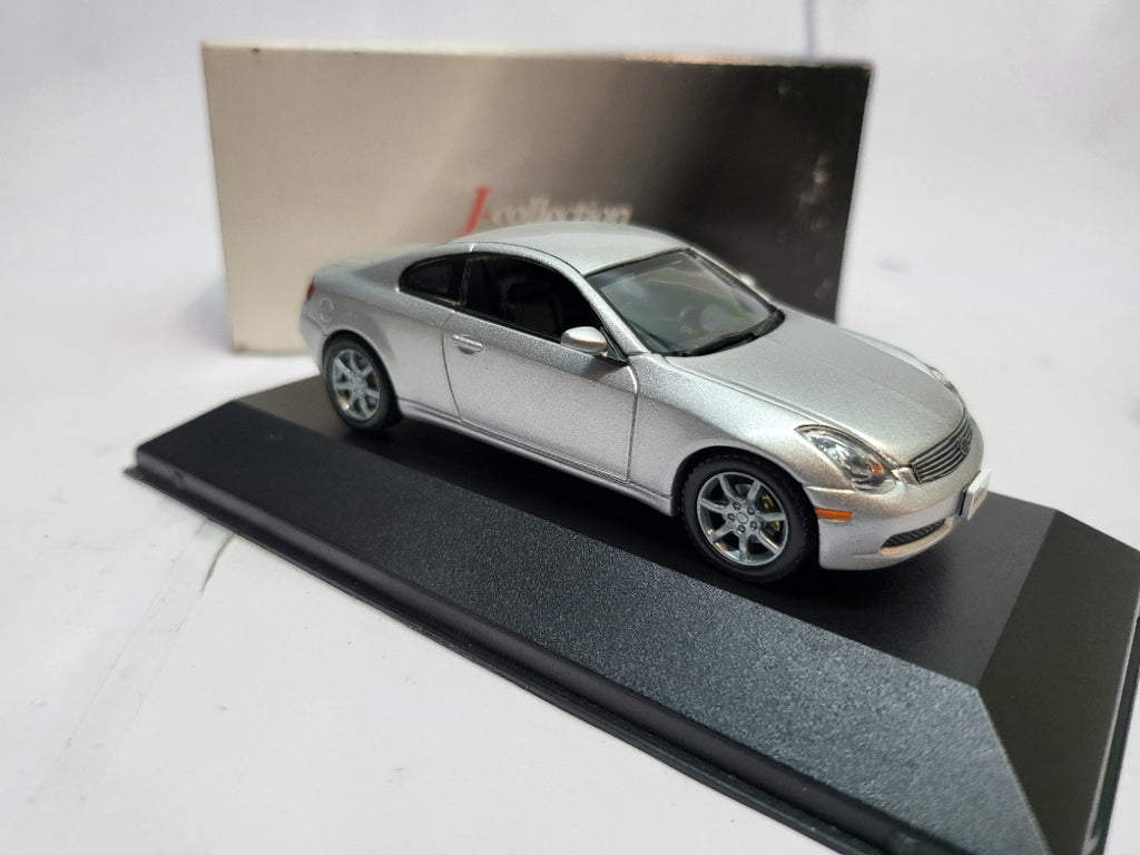 J-Collection Nissan Skyline 350 GT Zilver Metallic - Schaal 1:43