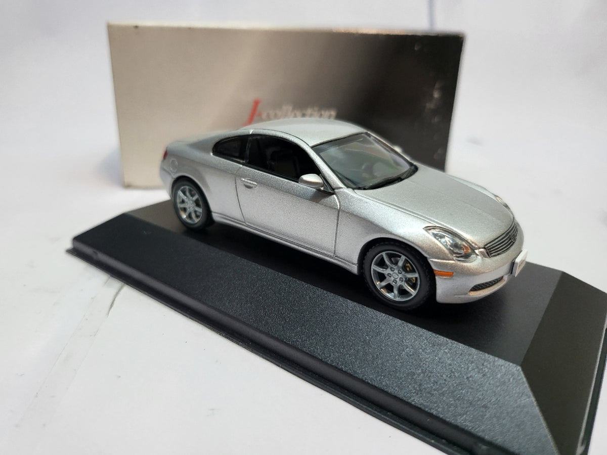 J-Collection Nissan Skyline 350 GT Zilver Metallic - Schaal 1:43