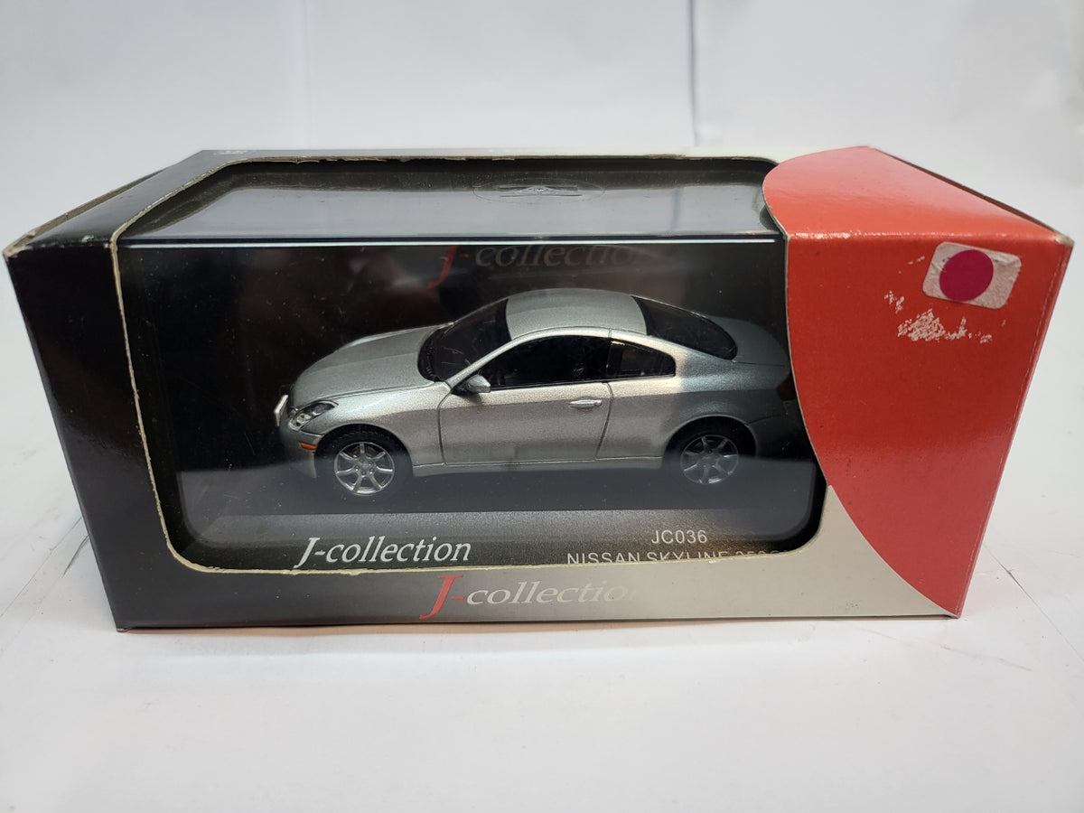 J-Collection Nissan Skyline 350 GT Zilver Metallic - Schaal 1:43