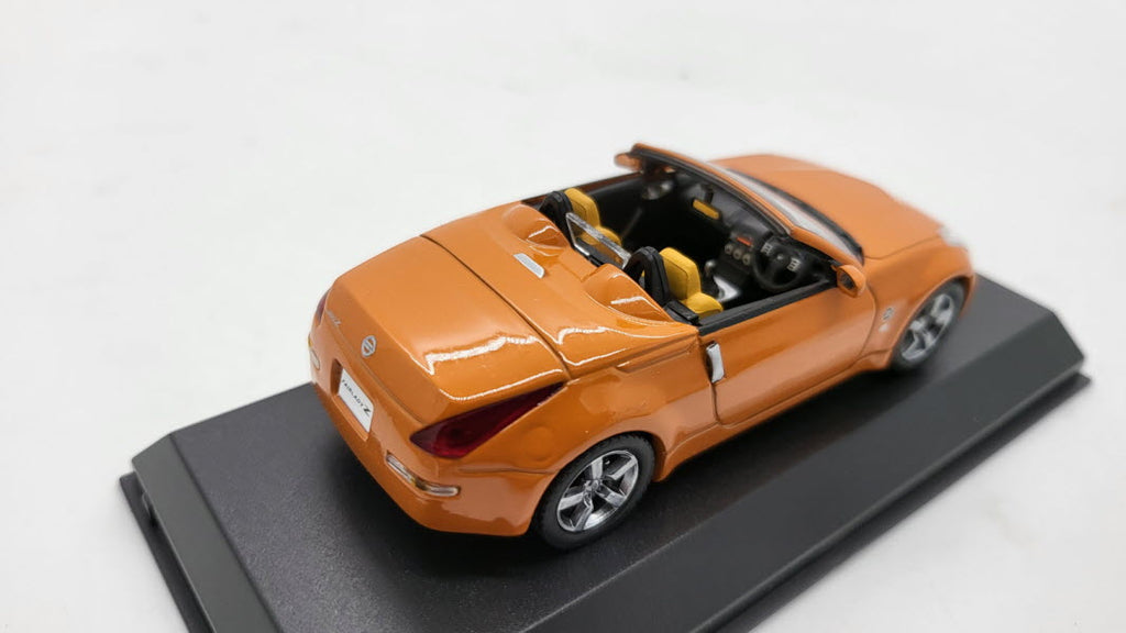 J-Collection Nissan 350Z Fairlady Cabriolet Oranje 2007 - Schaal 1:43