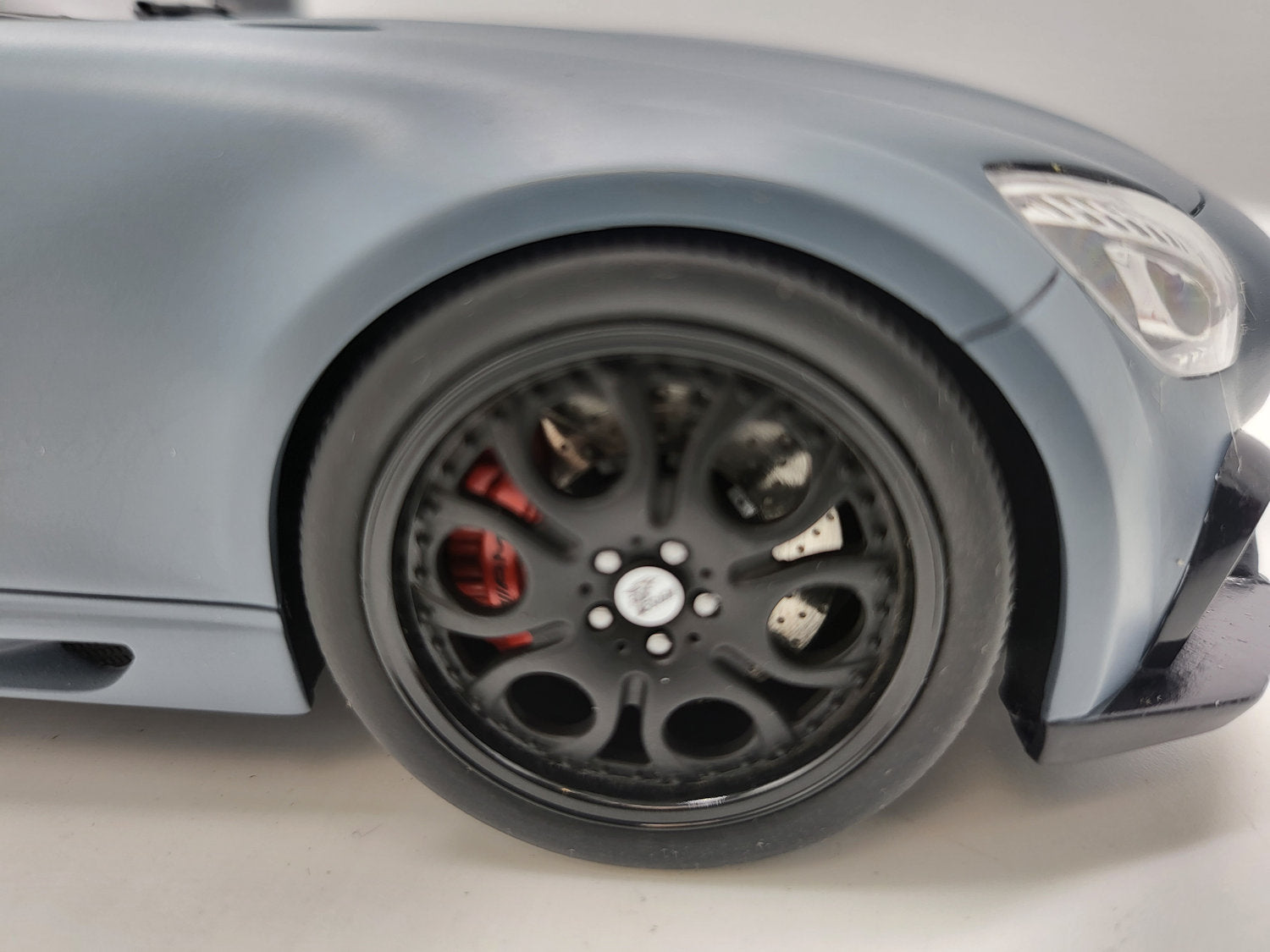 GT-Spirit Mercedes-Benz FAB Design Areion Grey - Schaal 1:18