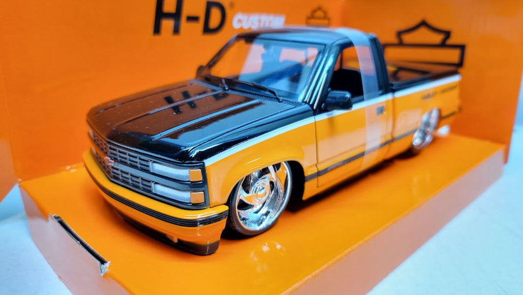 Maisto: Chevrolet 454 SS Pick-Up Oranje/Zwart 1993 - Schaal 1:24