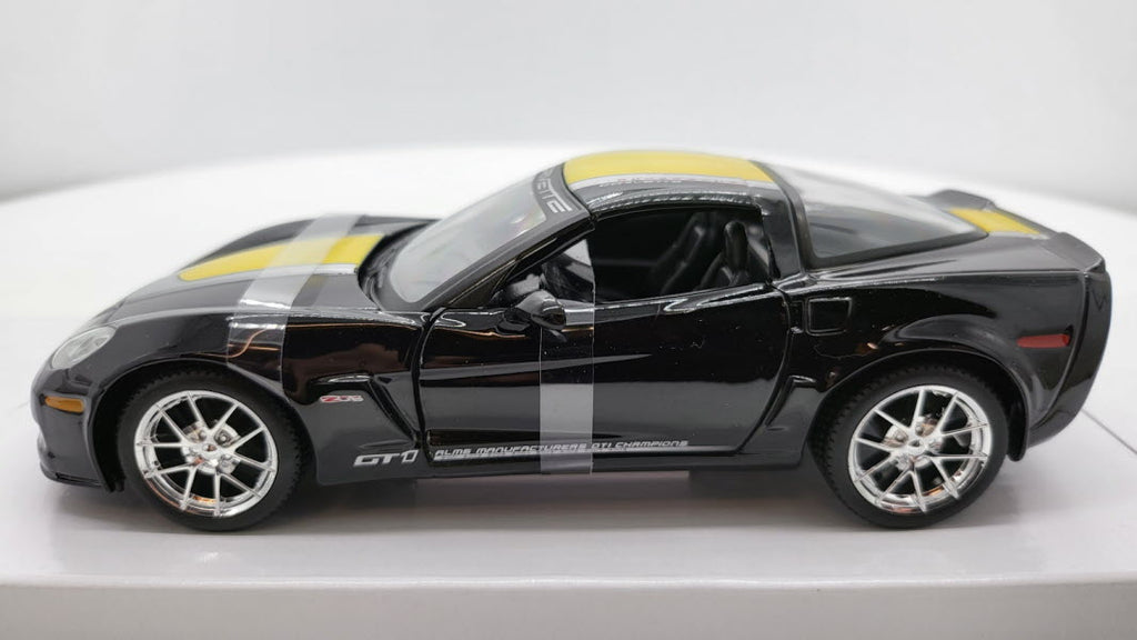 Maisto Chevrolet Corvette Z06 GT1 Commemorative Edition Zwart/Geel 2009 - Schaal 1:24
