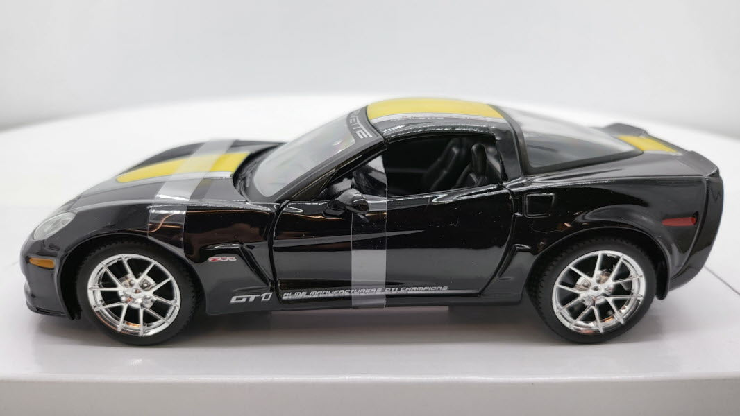 Maisto Chevrolet Corvette Z06 GT1 Commemorative Edition Zwart/Geel 2009 - Schaal 1:24
