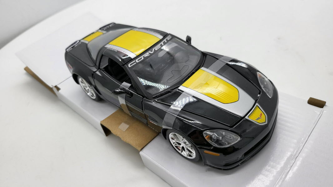 Maisto Chevrolet Corvette Z06 GT1 Commemorative Edition Zwart/Geel 2009 - Schaal 1:24