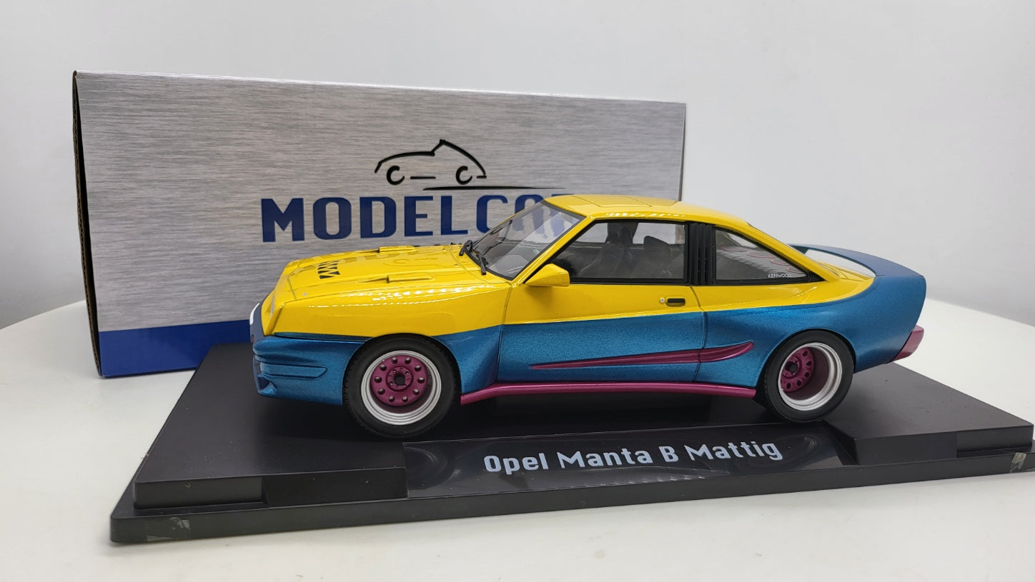 MCG: Opel Manta B Mattig Geel/Blauw - Schaal 1:18