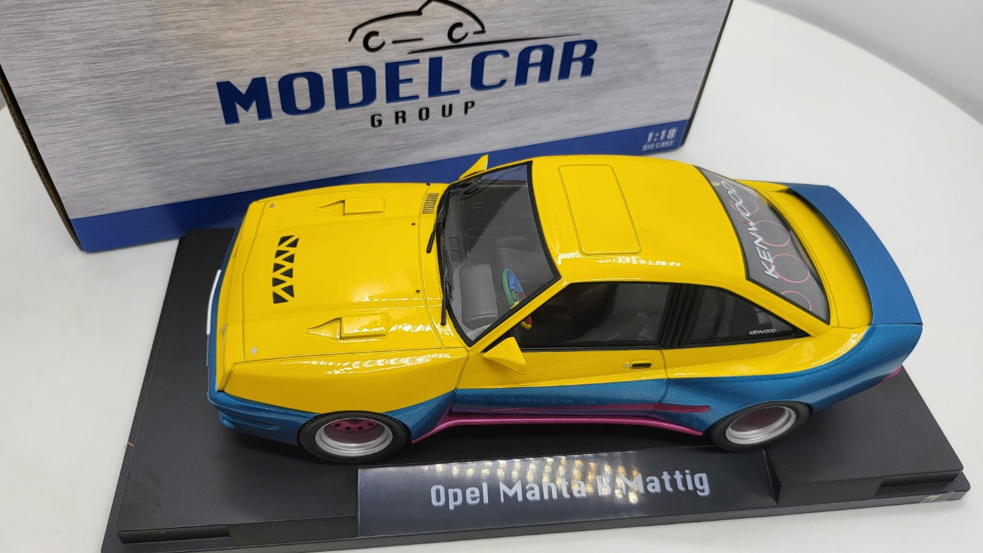 MCG: Opel Manta B Mattig Geel/Blauw - Schaal 1:18
