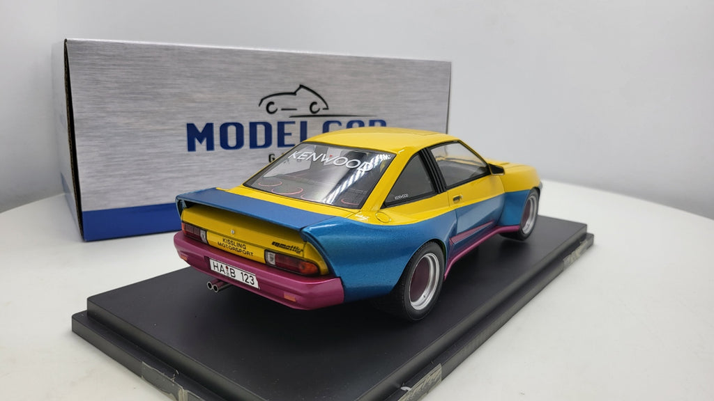 MCG: Opel Manta B Mattig Geel/Blauw - Schaal 1:18