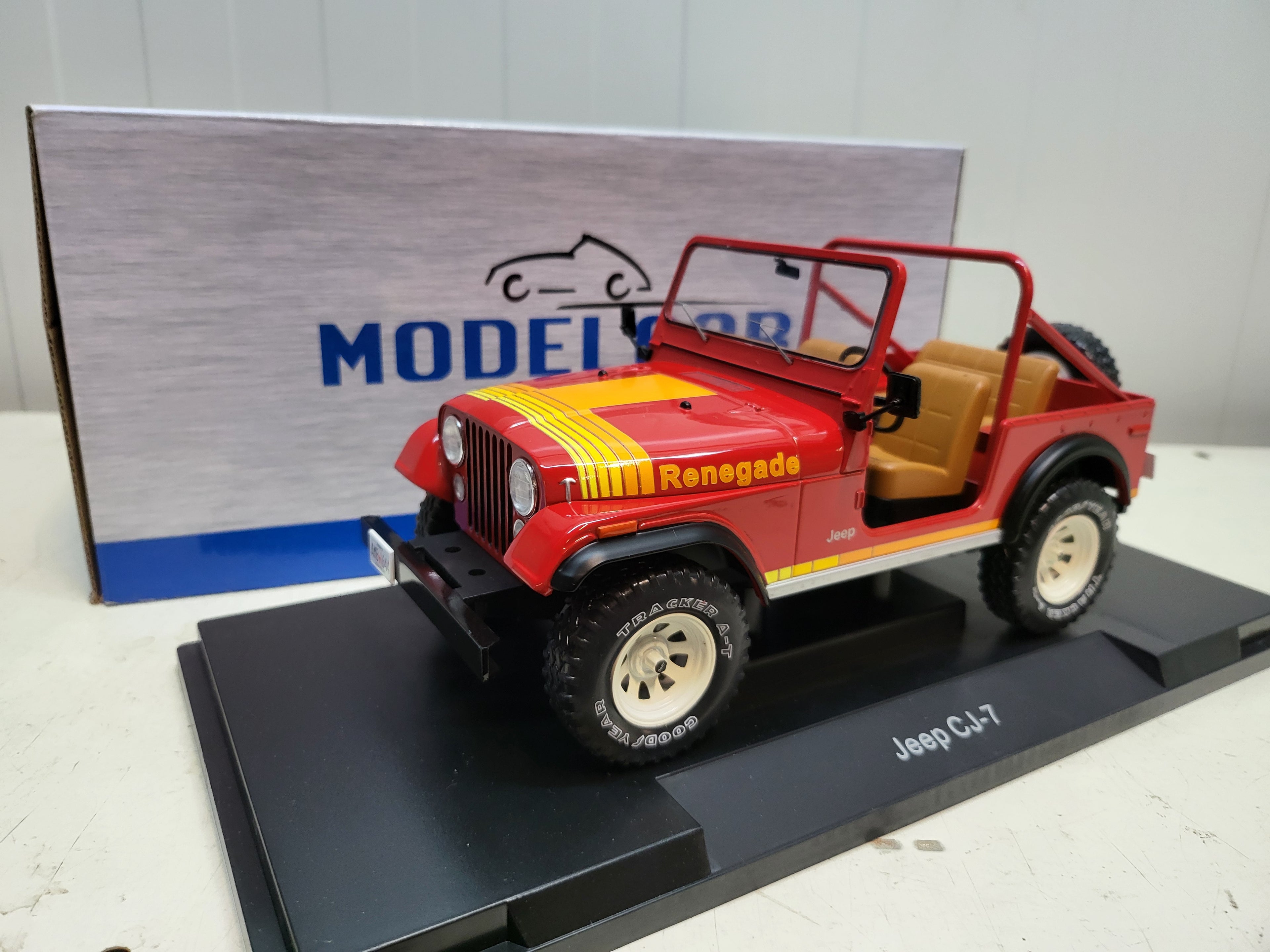MCG: Jeep CJ-7 Renegade Rood (1980) - Schaal 1:18
