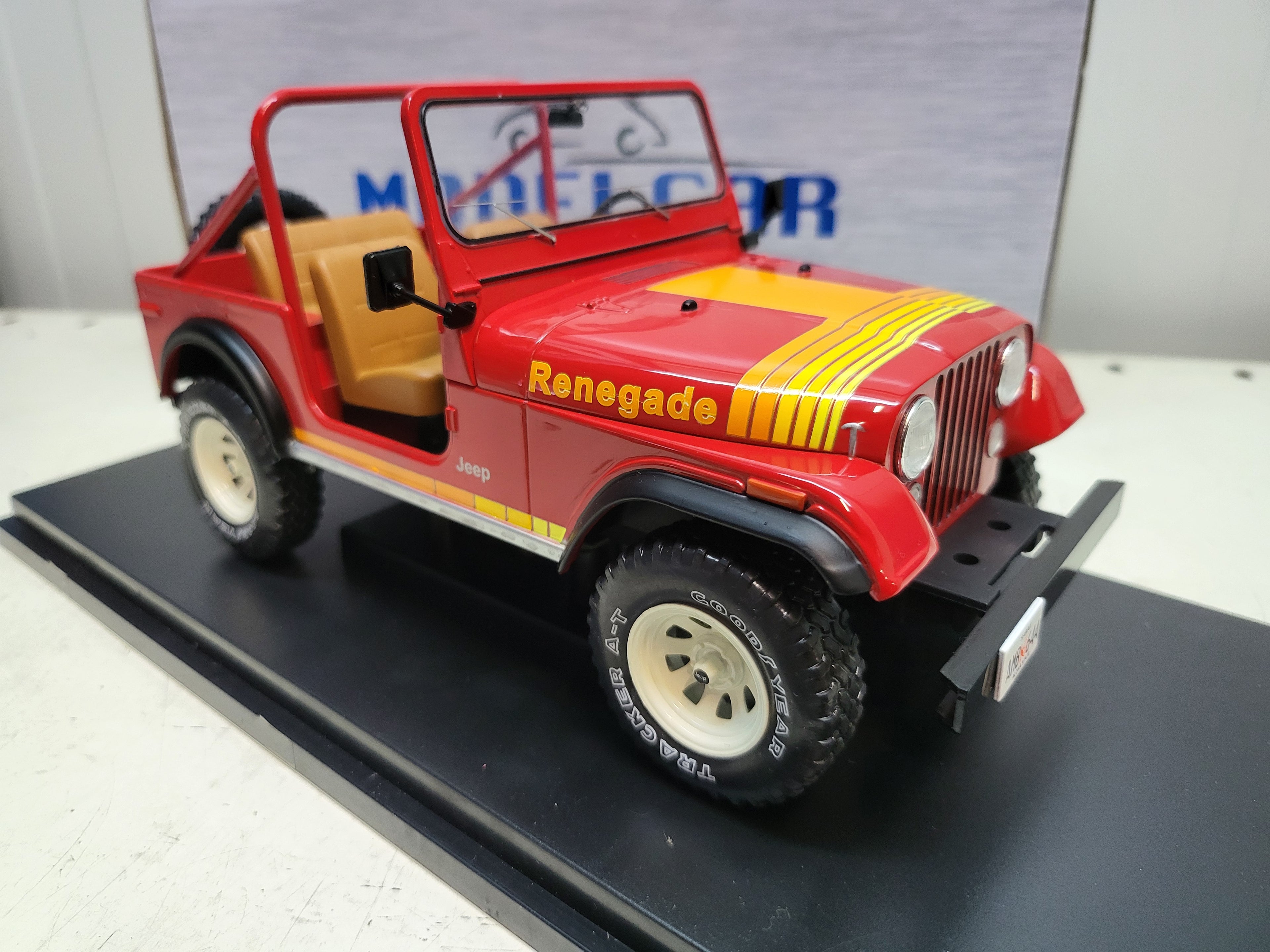MCG: Jeep CJ-7 Renegade Rood (1980) - Schaal 1:18