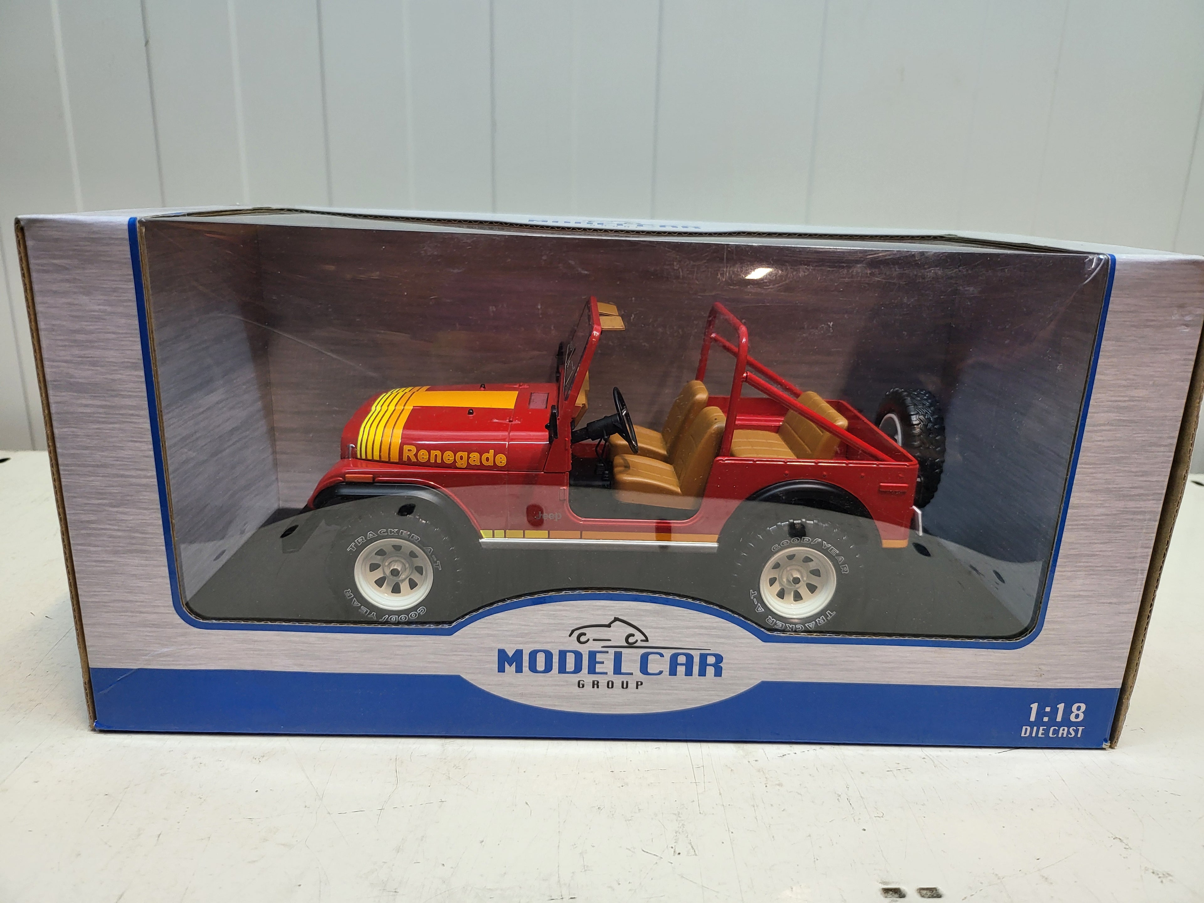 MCG: Jeep CJ-7 Renegade Rood (1980) - Schaal 1:18