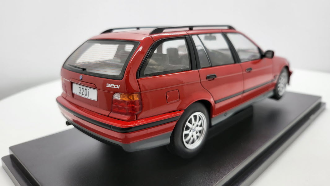 BMW 3-serie E36 Touring 1996 rood – MCG 1:18