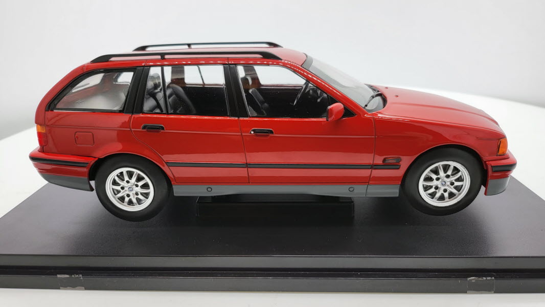 BMW 3-serie E36 Touring 1996 rood – MCG 1:18