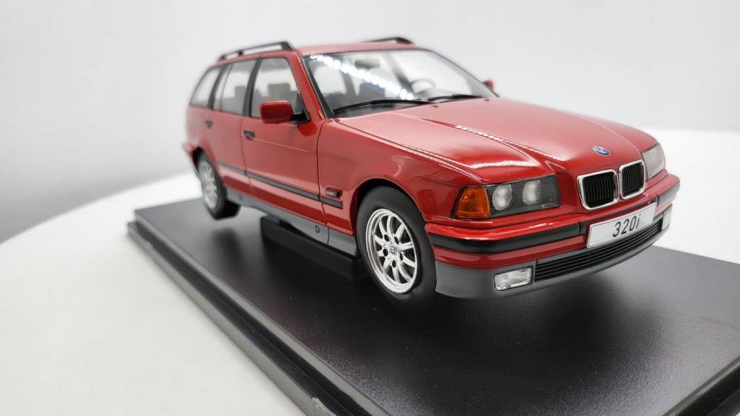 BMW 3-serie E36 Touring 1996 rood – MCG 1:18
