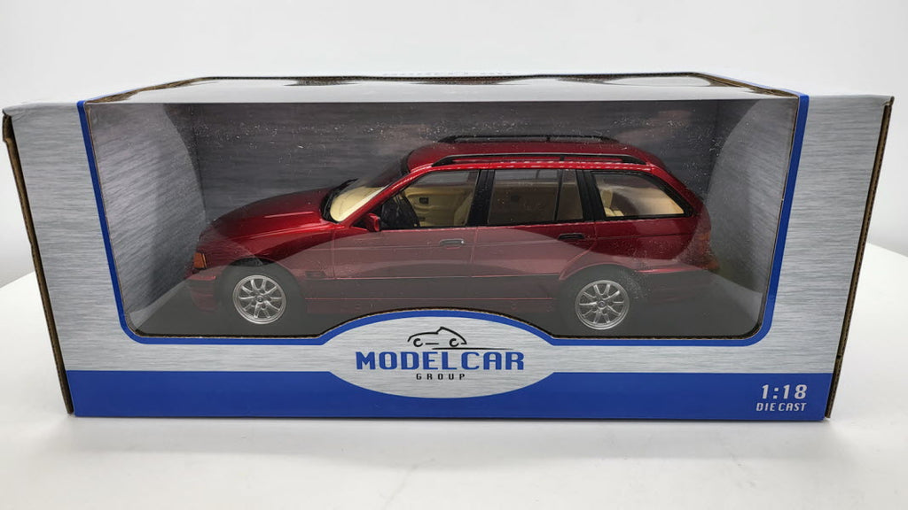 BMW 328i E36 Touring bordeauxrood metallic – MCG 1:18