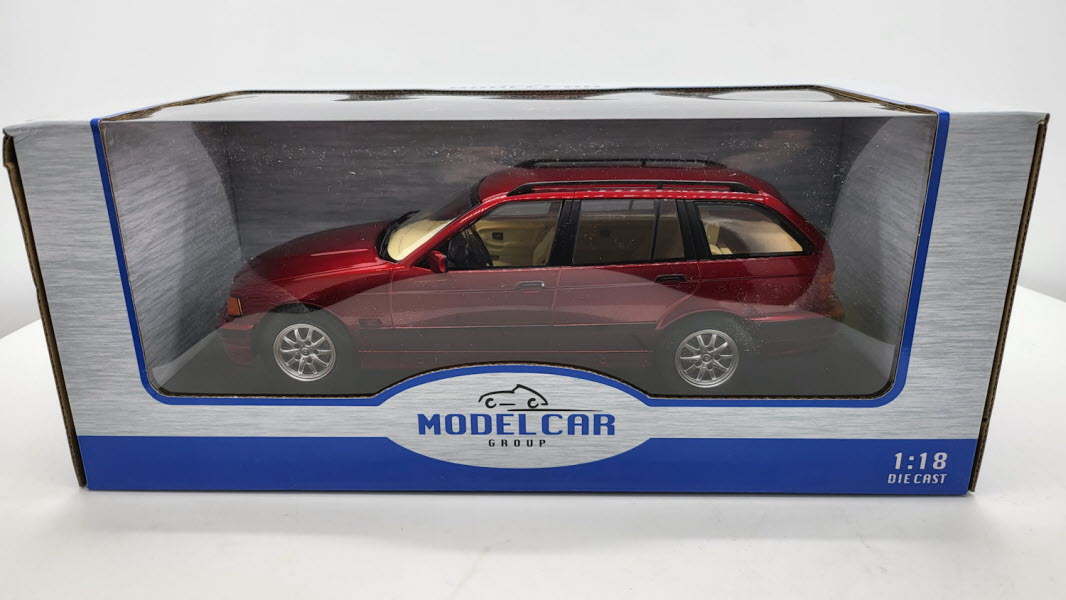 BMW 328i E36 Touring bordeauxrood metallic – MCG 1:18